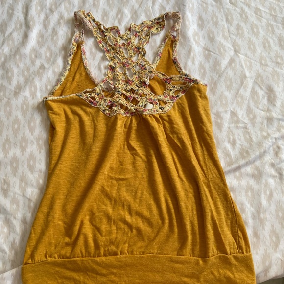 Junior top size small - Picture 3 of 4